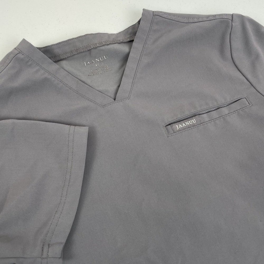 Jaanuu‎ Scrub Top Women’s Size XS Gray V-Neck Performance Stretch Medical
